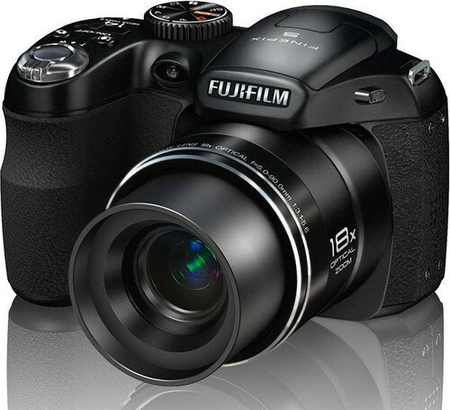 Aparat cyfrowy Fujifilm FinePix S2980 ultra zoom 14MPx widok z odbiciem 