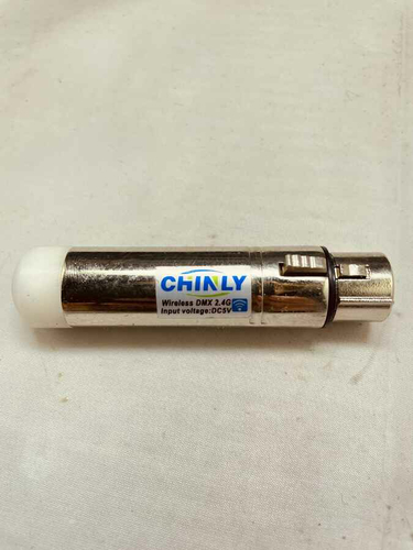Bezprzewodowy wskaźnik świetlny DMX CHINLY widok z przodu.