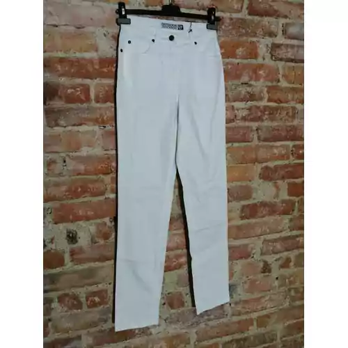 Białe jeansowe spodnie damskie Outdoor John Baner widok z przodu