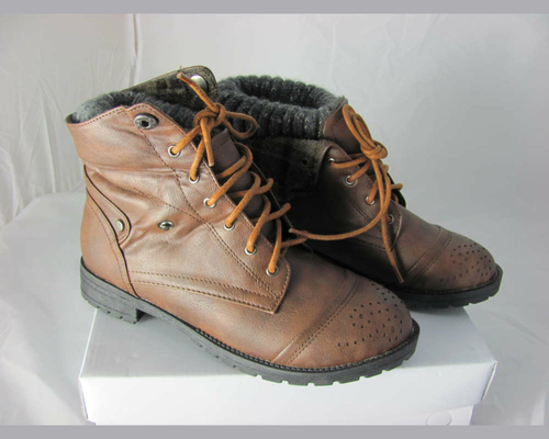 Buty zimowe botki brązowe widok z lewej strony