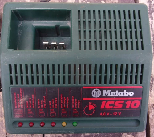 Ładowarka akumulatorowa Metabo ICS 10 4,8-12V 7,5A NiCd NiMH widok z boku
