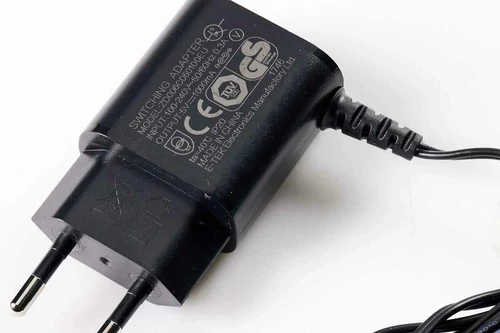 Ładowarka myjki do okien E-TEK ZD006C050100EU 5V 1000mAh widok z przodu.