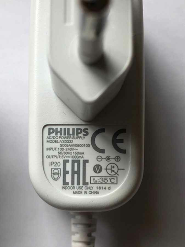Ładowarka PHILIPS VS0332 S005AAV0500100 5V 1000mA widok z przodu.