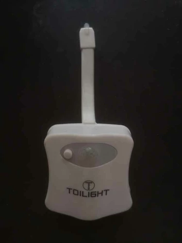 Lampka do korytarza czujnik ruchu Toilight na baterie widok z przodu.