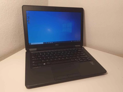 Laptop Dell Latitude E7250 13 i5-5300U 8GB RAM 250GB SSD widok z przodu