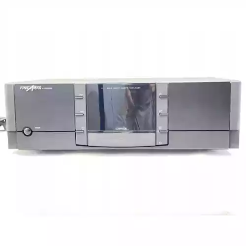 Magnetofon kasetowy Grundig FineArts CF1 widok z przodu.
