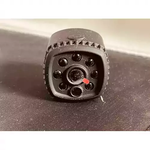 Mini szpiegowska kamera kwadratowa oświetlenie LED widok z przodu.