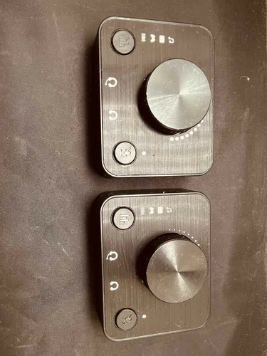 Nadajnik i odbiornik audio bluetooth widok z przodu.