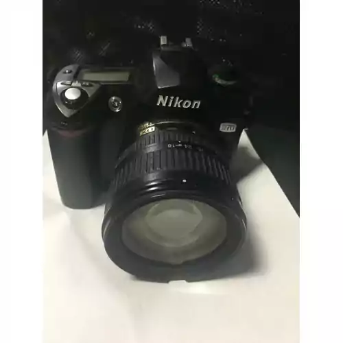 Nikon D70 +obiektyw DX 18-70mm.Używany.Stan dobry widok z przodu