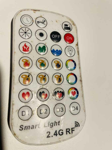 Pilot do Smart Light 2.4G RF RGB LED widok z przodu.