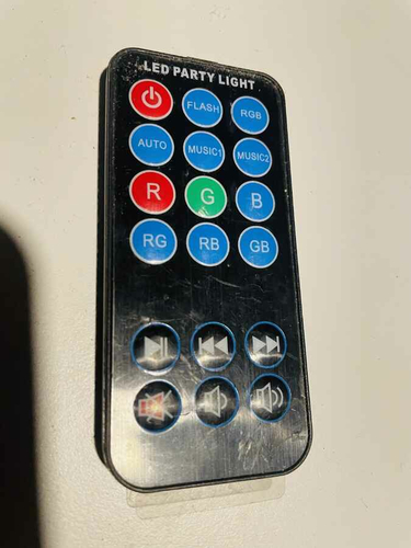 Pilot do sterowania kuli RGB LED Party Light widok z przodu.