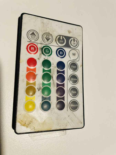 Pilot do sterowania oświetleniem RGB LED widok z  prawej strony.