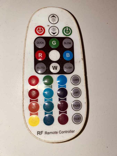 Pilot do sterowania zdalnego oświetleniem lampami LED RGB widok z przodu.