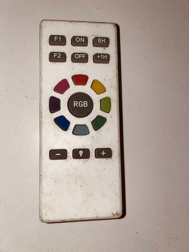 Pilot do sterowania zdalnego taśmą RGB widok z przodu.