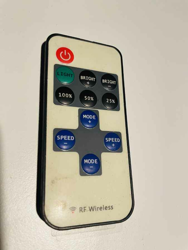 Pilot RF Wireless zdalnego sterowania do oświetlenia LED widok z przodu.