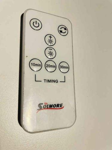 Pilot zdalnego sterowania do kuli taśmy LED RGB Solmore widok z przodu.