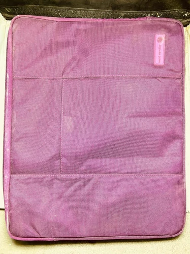 Pokrowiec torba etui na laptop tablet ładowarkę bordowy widok z przodu.