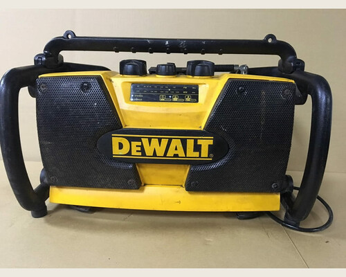 Radio budowlane DeWalt DW911 7,2-18V widok z przodu