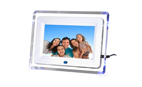 Ramka cyfrowa elektroniczna na zdjęcia USB SD pilot Andoer 7" cali widok z przodu.