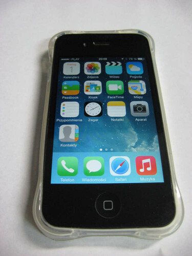 Silikonowe etui pokrowiec iPhone 4S jedyne takie widok z czarnym telefonem