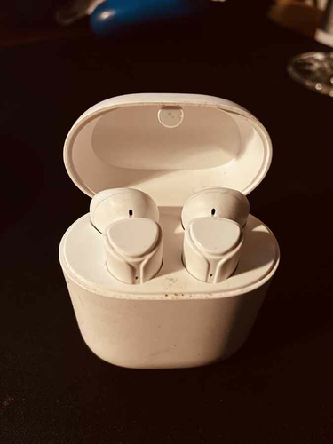 Słuchawki bezprzewodowe CSWID Bluetooth biały widok z przodu.
