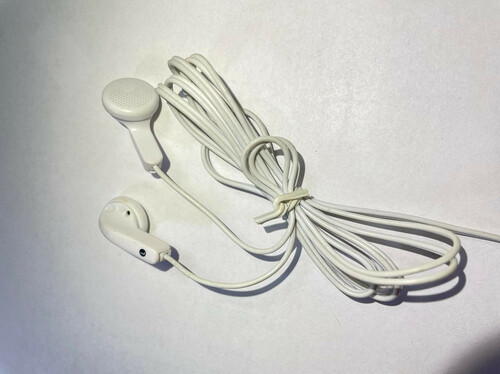 Słuchawki do MP3 MP4 jack 2.5mm biały widok z przodu