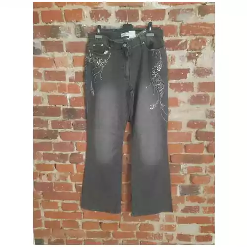 Spodnie damskie jeansowe z wyszywanym wzorkiem Best Connections czarne widok z przodu