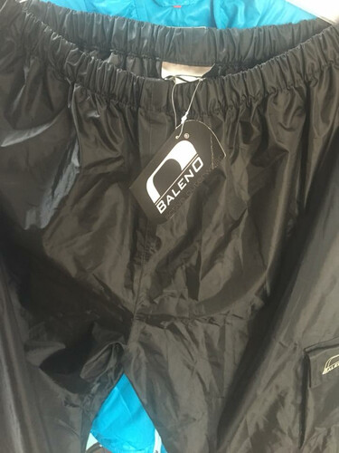 Spodnie przeciwdeszczowe męskie firmy Balend rozmiar3XL widok z przodu zbliżenie