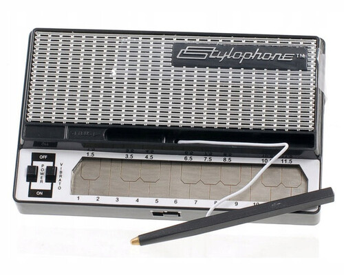 Syntezator analogowy perkusji Dubreq Stylophone widok z przodu