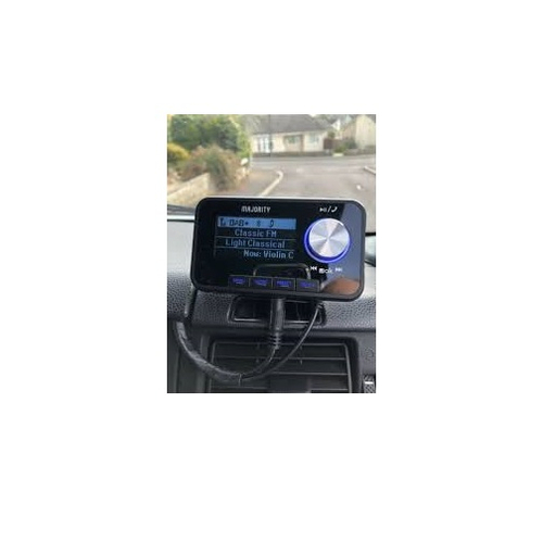 Transmiter FM do samochodu Majority Journey A10 DAB  DAB + widok z przodu.