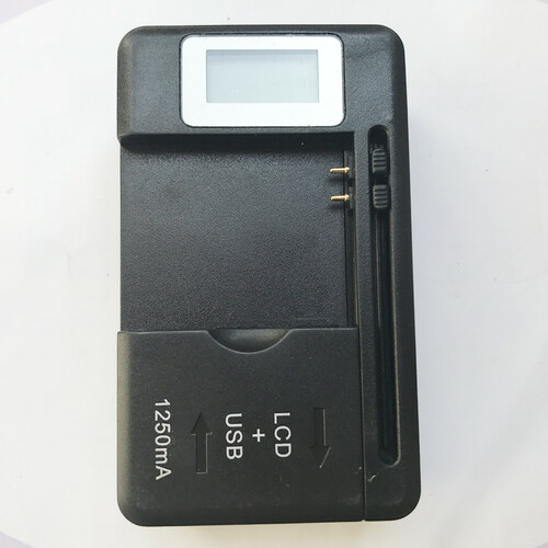 Uniwersalna ładowarka do baterii LCD do telefonów AG-01 widok z przodu
