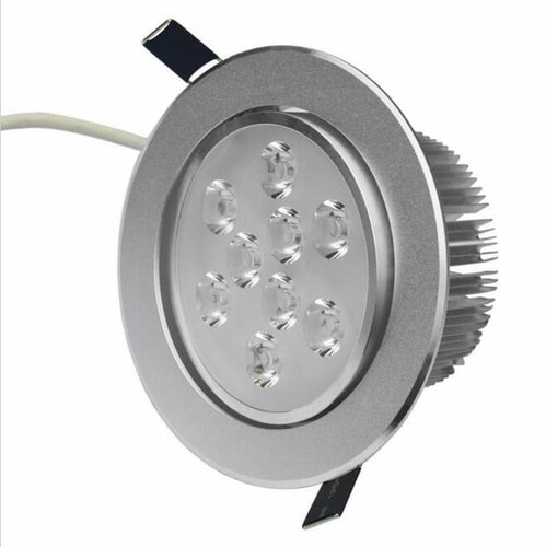Żarówka 9 led 9W ciepły biały widok z przodu