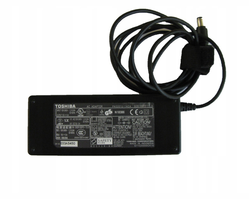 Zasilacz Toshiba PA3201U-1ACA 15 V 5 A widok z przodu