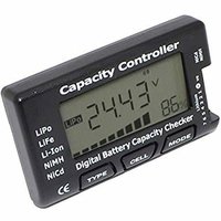 Cyfrowy licznik miernik tester pojemności i napięcia baterii LiPo LiFe Lo-Lon NiMH NiCd czarny widok z lewej strony Cyfrowy licznik miernik tester pojemności i napięcia baterii LiPo LiFe Lo-Lon NiMH NiCd czarny widok z lewej strony