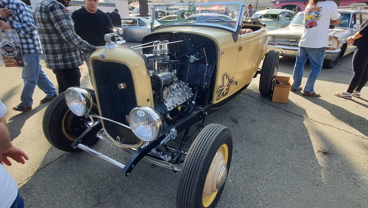 Kremowy Ford roadster 1932 highboy