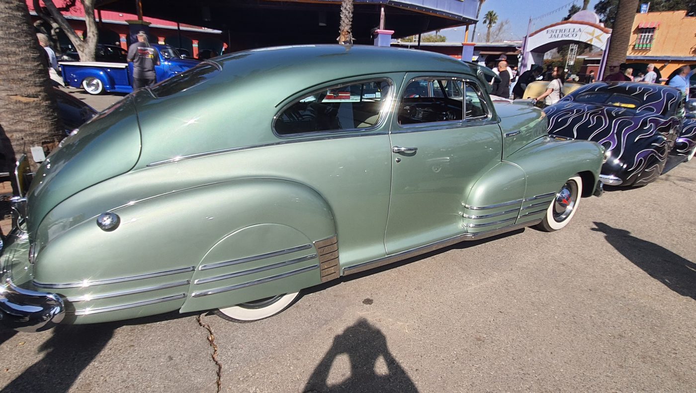 Chevrolet Fleetline Aerosedan 1948 w zieleni szałwiowej