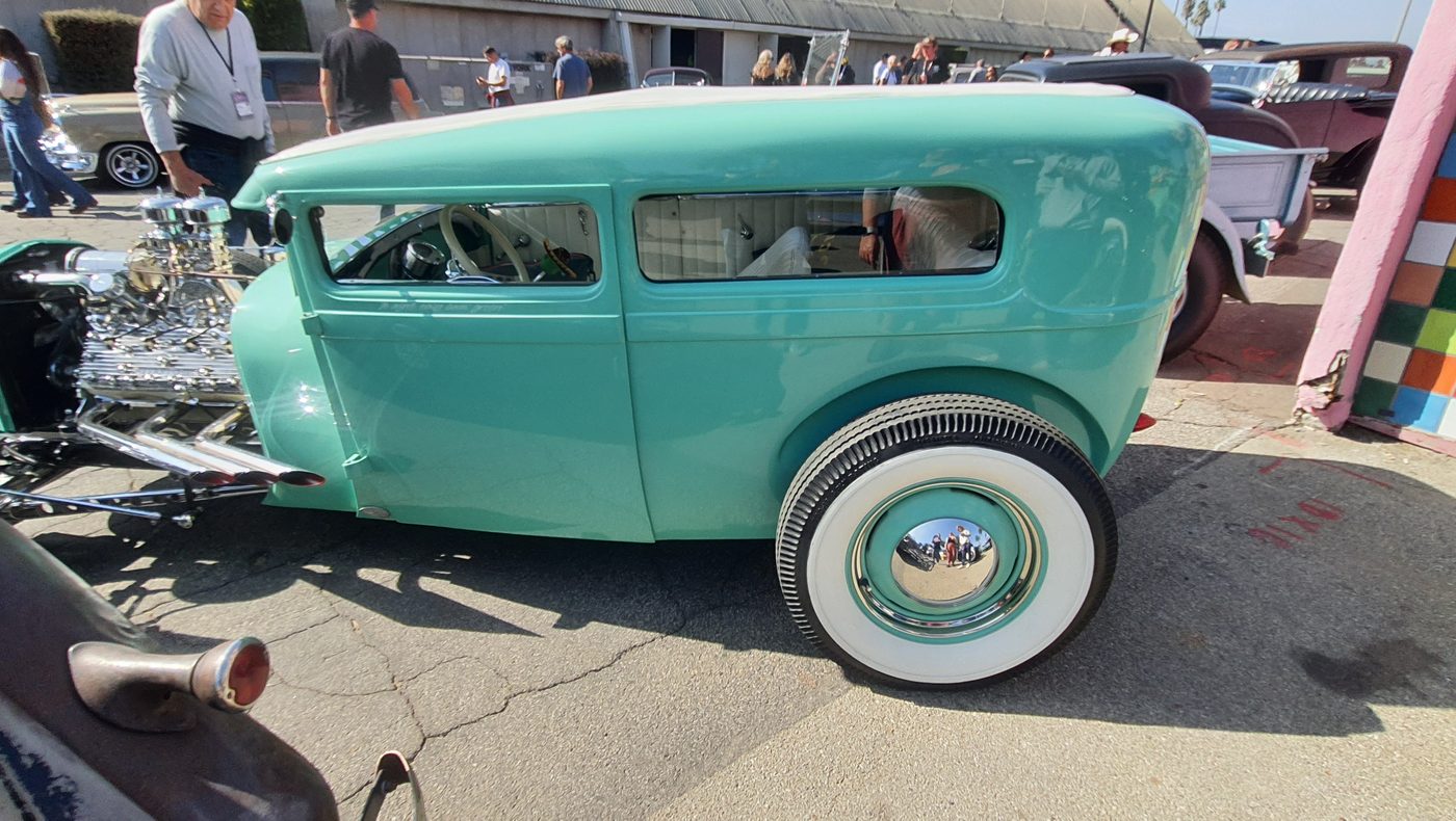 Turkusowy Ford Model A Tudor hot rod