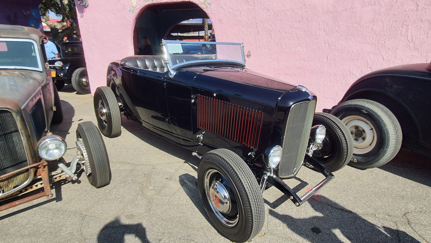 Granatowy Ford roadster 1932 highboy