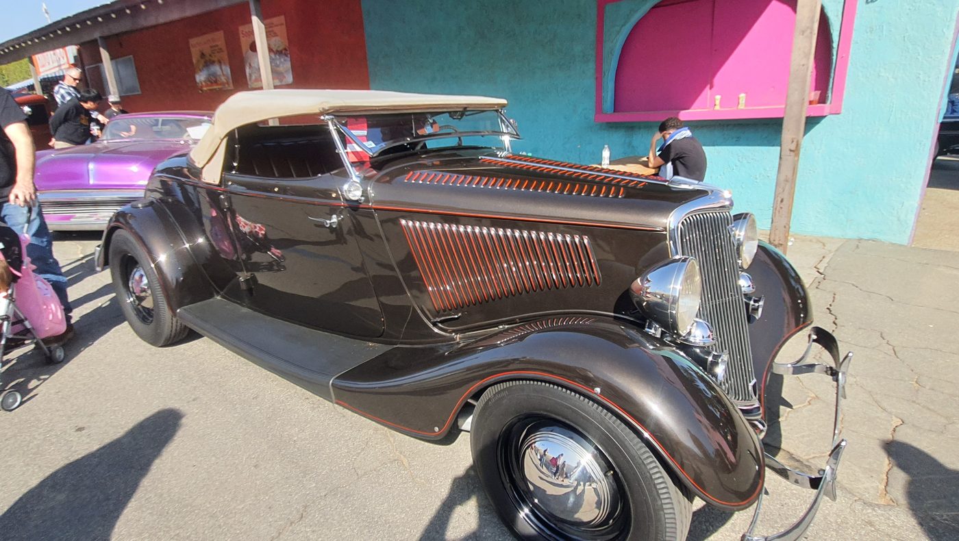 Brązowy Ford roadster 1934