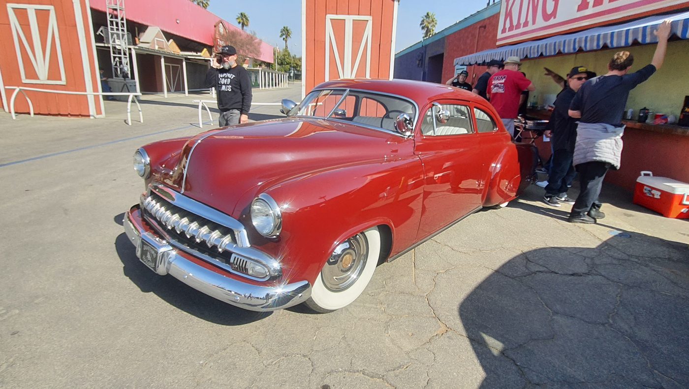 Czerwony Chevrolet Styleline 1951 lowrider