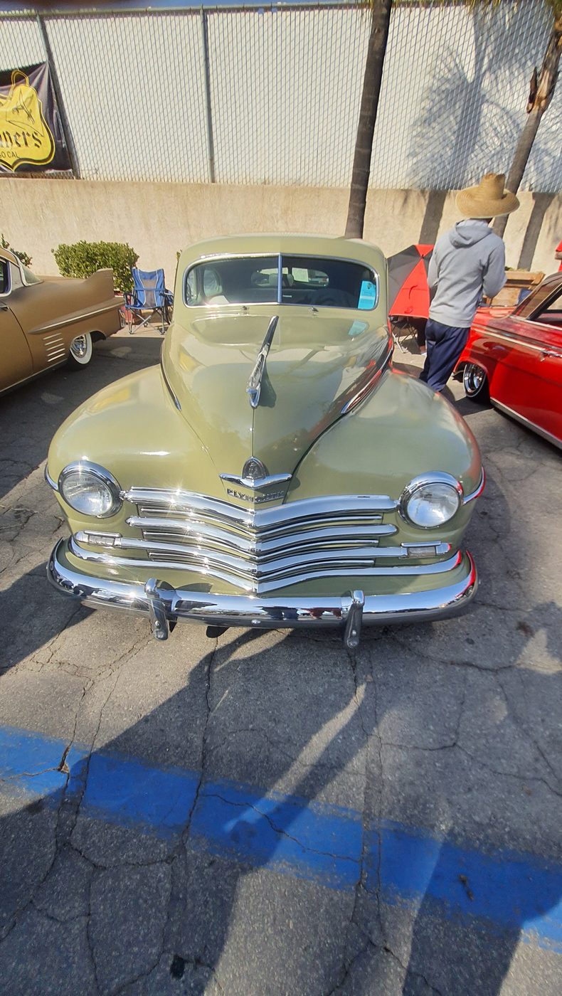 Kremowy Plymouth coupe 1947