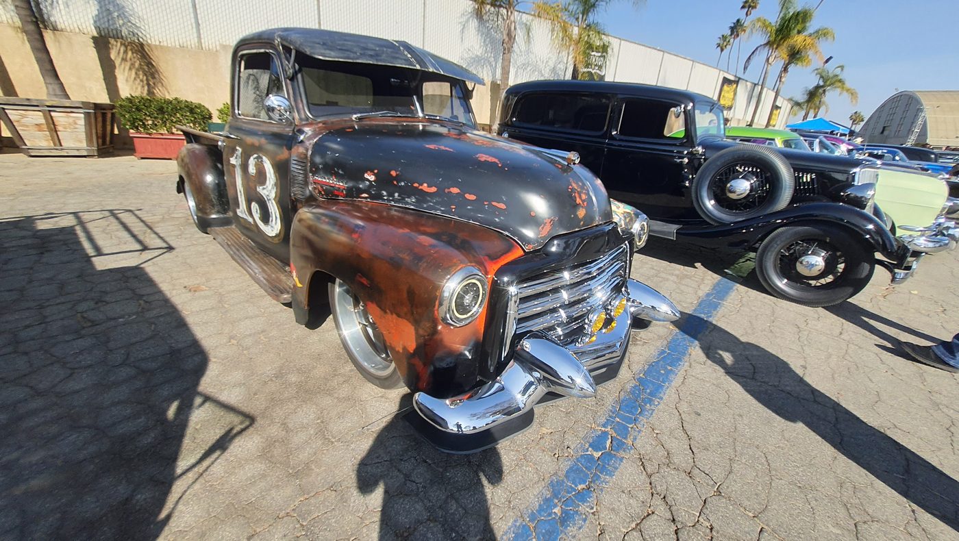 Rat rod Chevrolet Advance Design z numerem 13