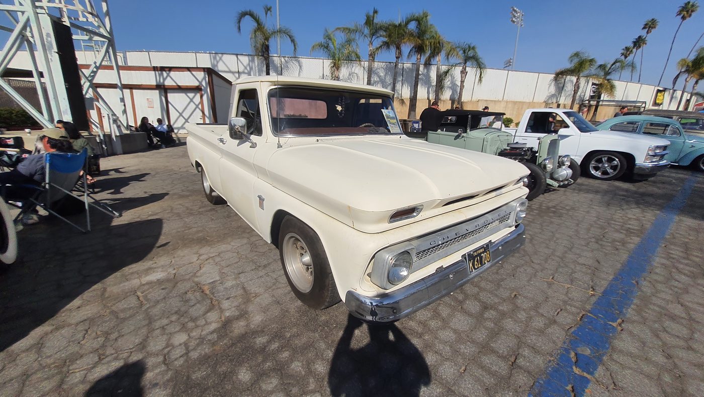 Biały Chevrolet C10 1964 pickup