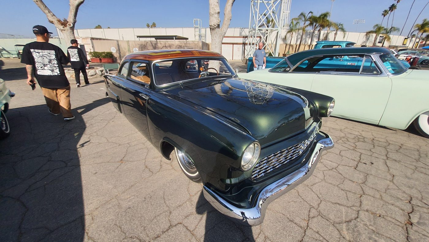 Ciemnozielony Ford shoebox 1950 kustom