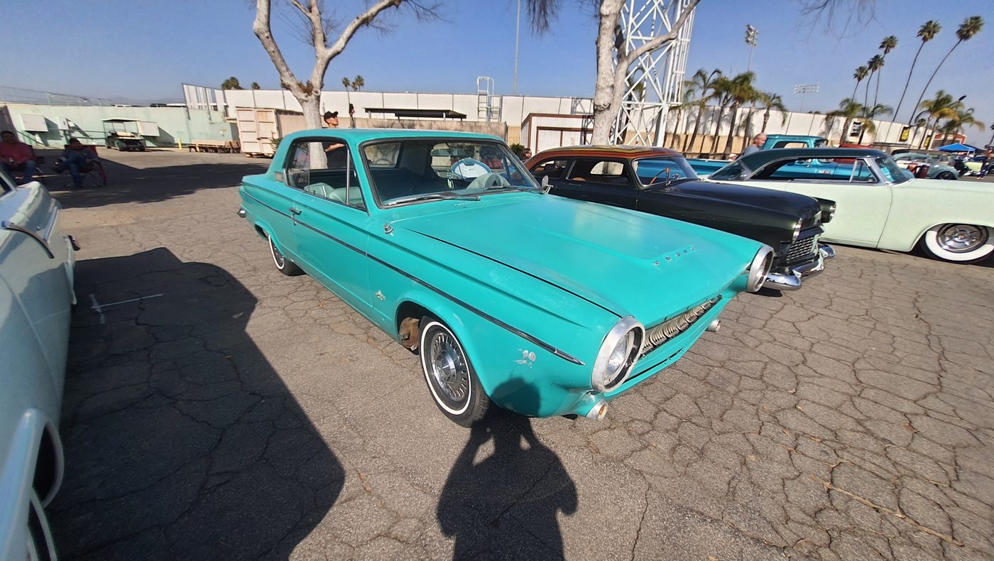 Turkusowy Plymouth Valiant 1963