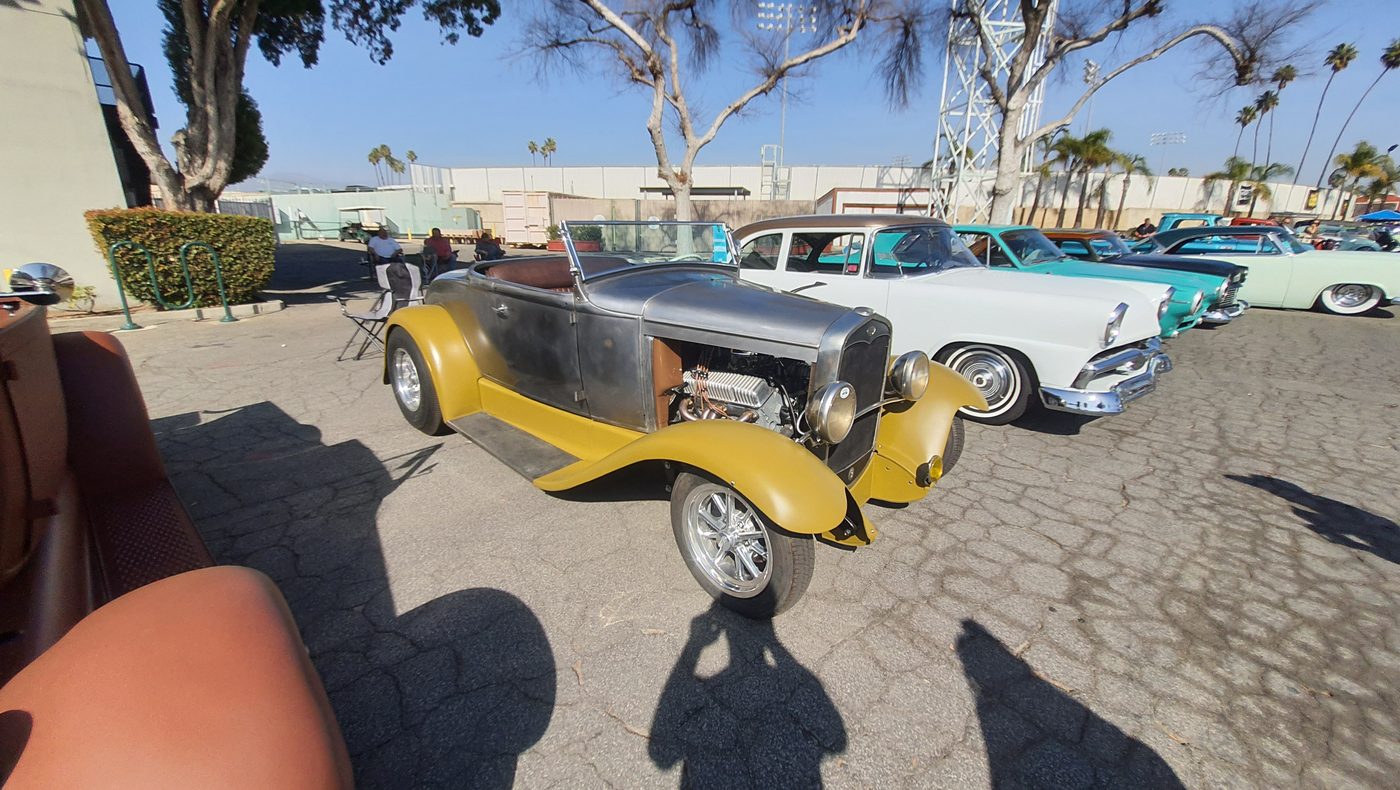 Żółty roadster Forda z lat 20. hot rod