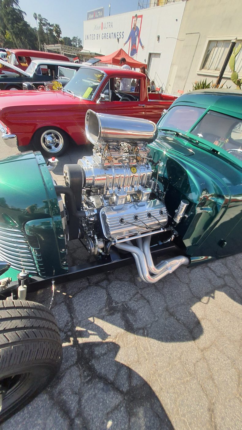 Zielony rat rod pickup z kompresorem – zdjęcie 2