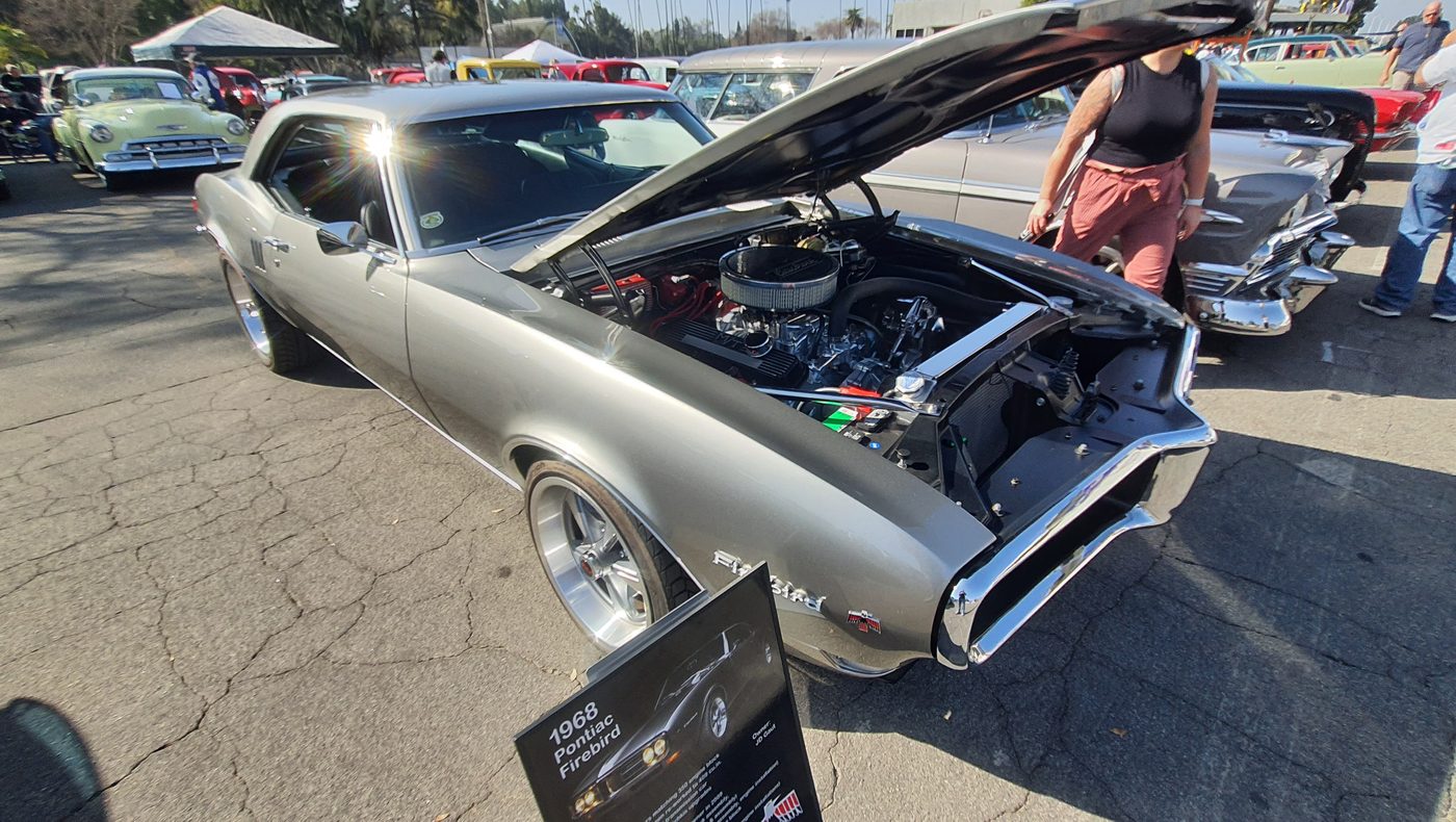 Pontiac Firebird 1968 w grafitowym metaliku