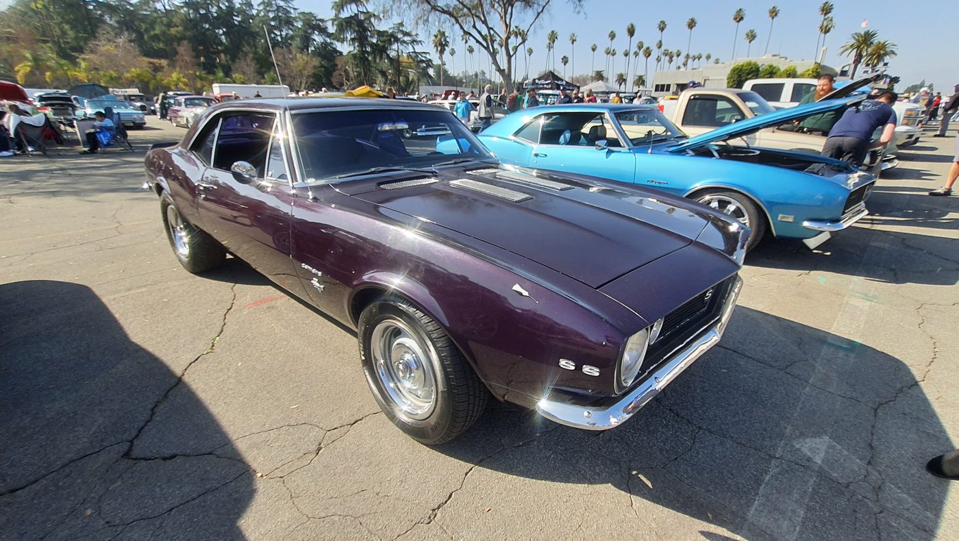 Chevrolet Camaro SS 1968 w kolorze czarnej wiśni