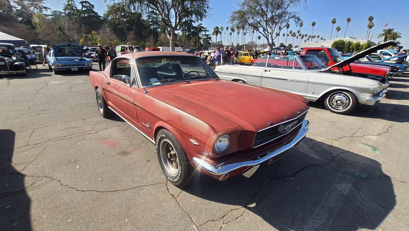 Ford Mustang fastback 1966 w patynie